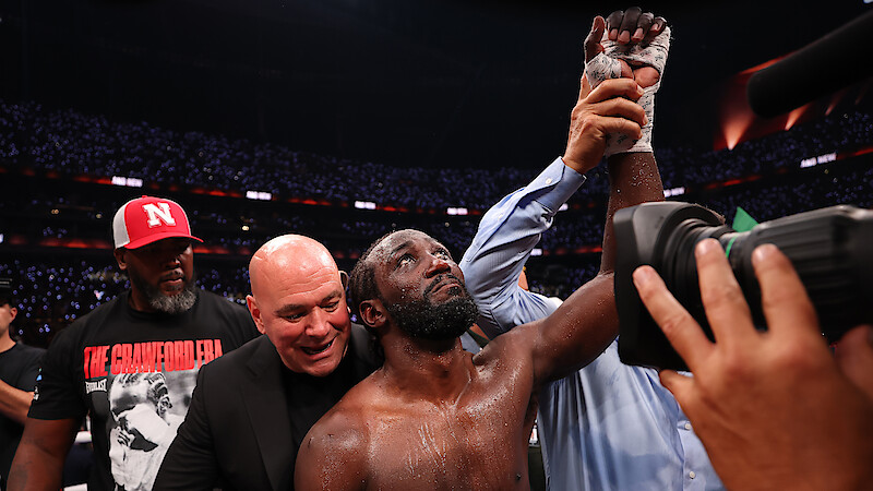 Canelo Alvarez vs. Terence Crawford: Fight Outcome Revealed