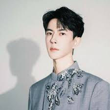 Yu Menglong: An Emerging Icon in Chinese Entertainment