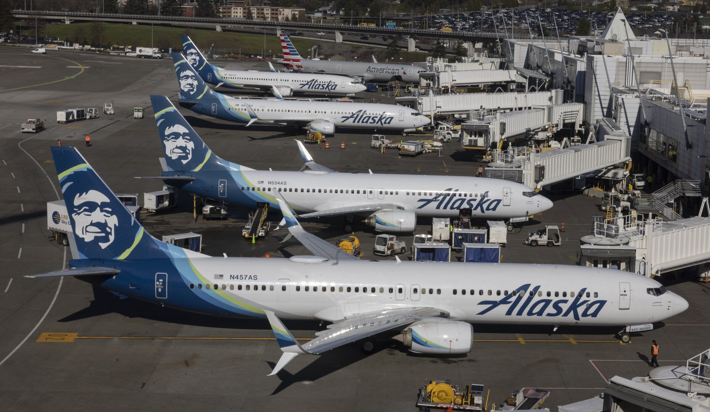 Alaska Airlines Outage Disrupts Flights: What Happened?