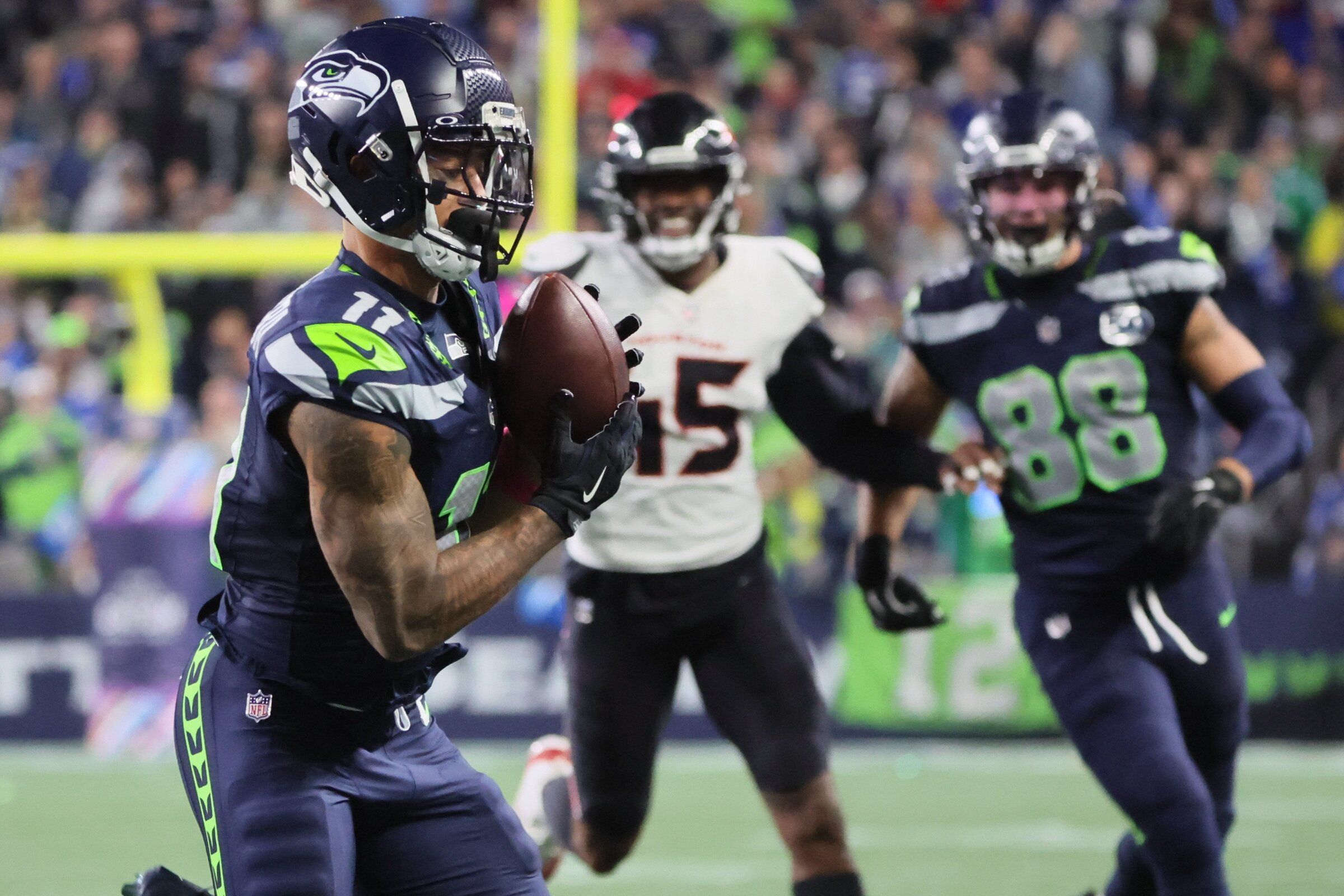 Seahawks vs Texans: A Battle of Competitors in the NFL 2023