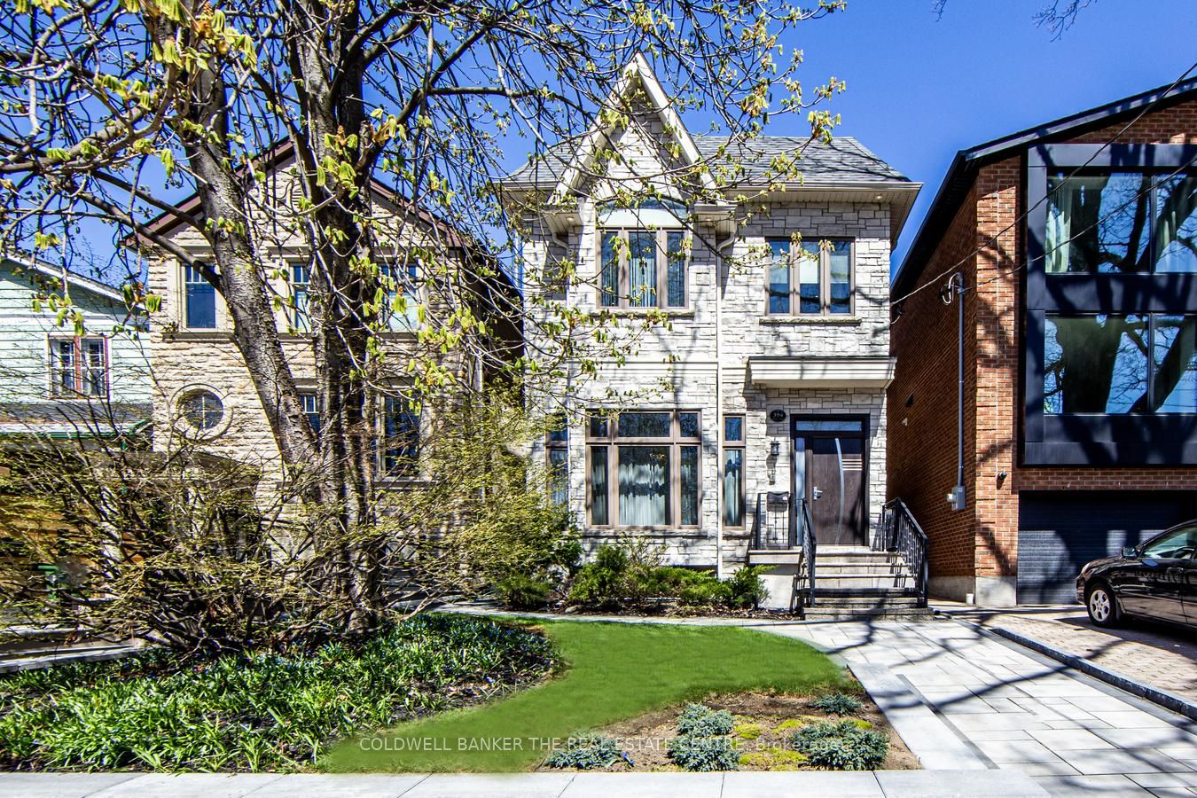 Toronto, Canada: A Dynamic Cultural and Economic Center