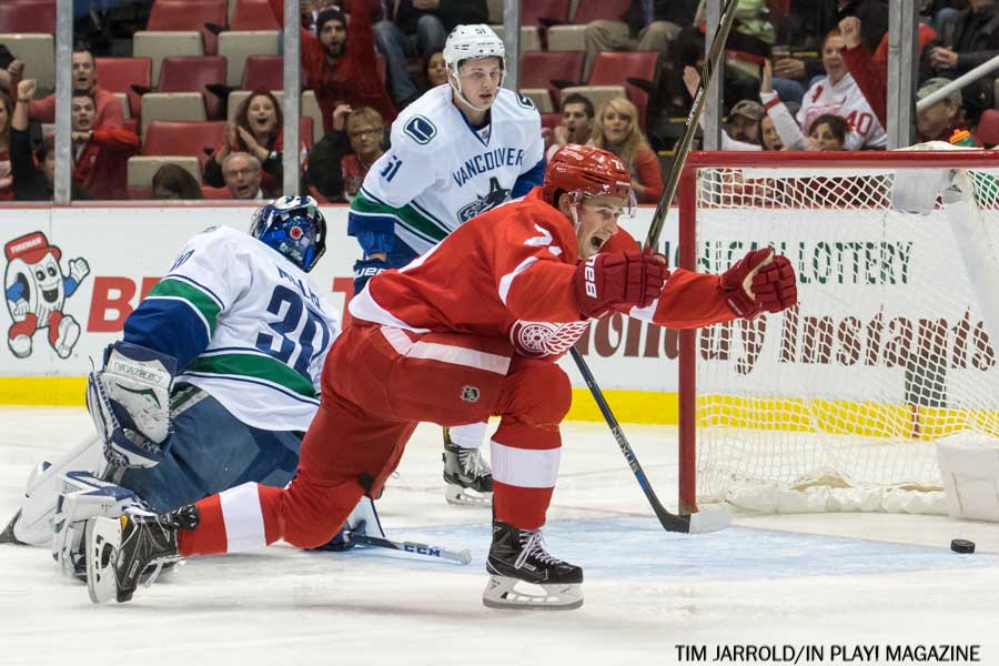 Red Wings vs Canucks: A Clash of NHL Rivals