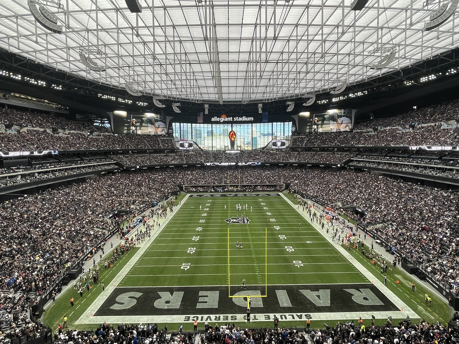 Exploring Allegiant Stadium: A Venue for All Seasons