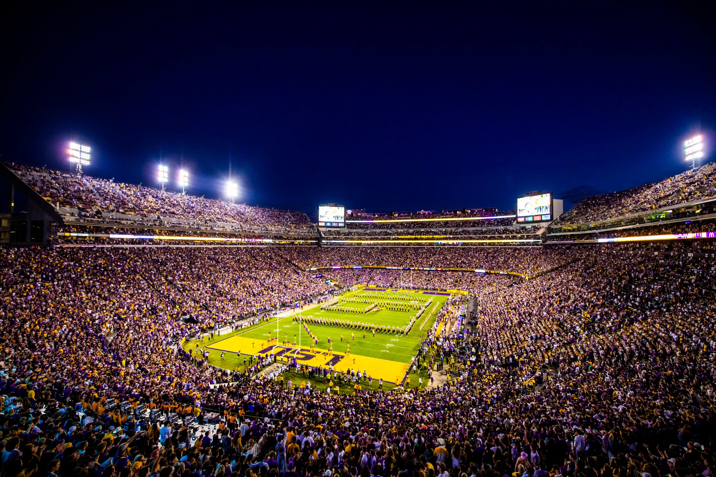 Exploring the Loudest NFL Stadium: A Fan Experience