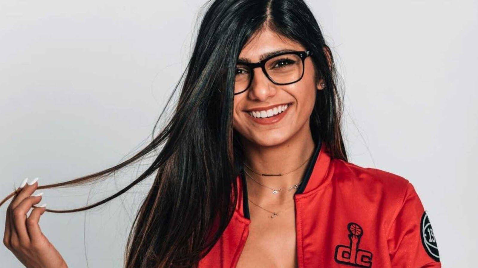 The Viral Connection Between Mr. Bean and Mia Khalifa