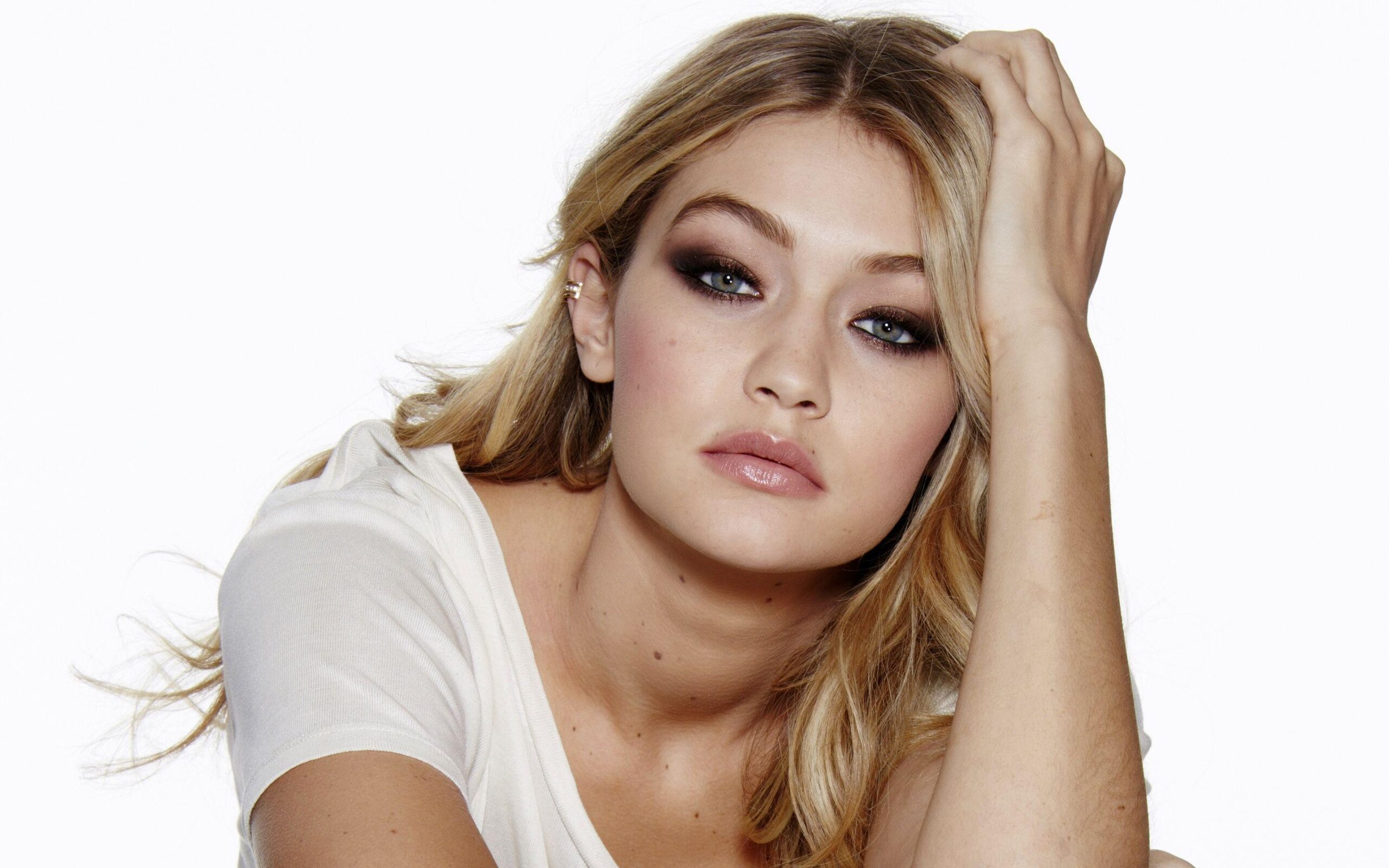 Gigi Hadid: A Glimpse into the Life of a Fashion Icon