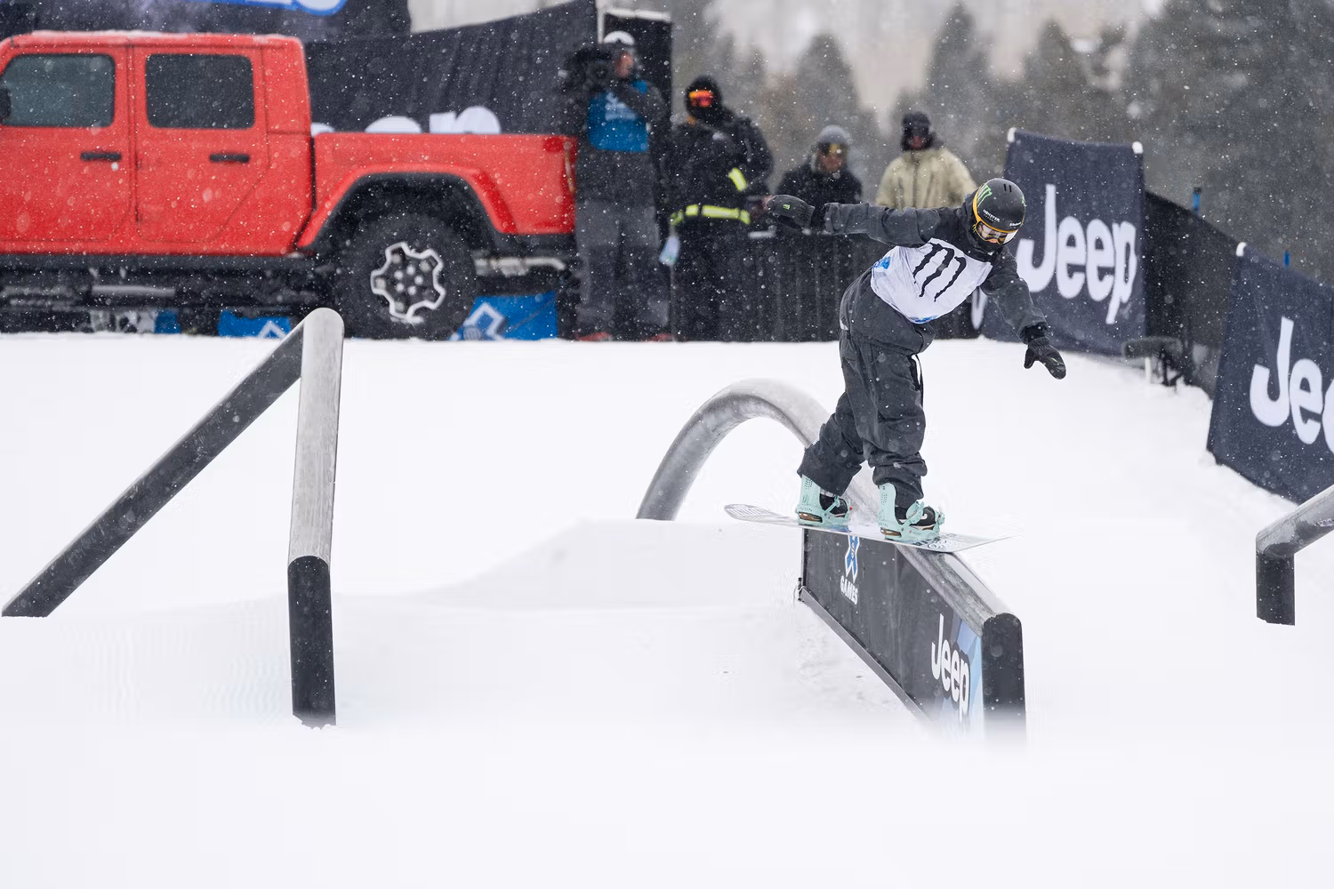 The Rise of Mia Brookes in Competitive Snowboarding