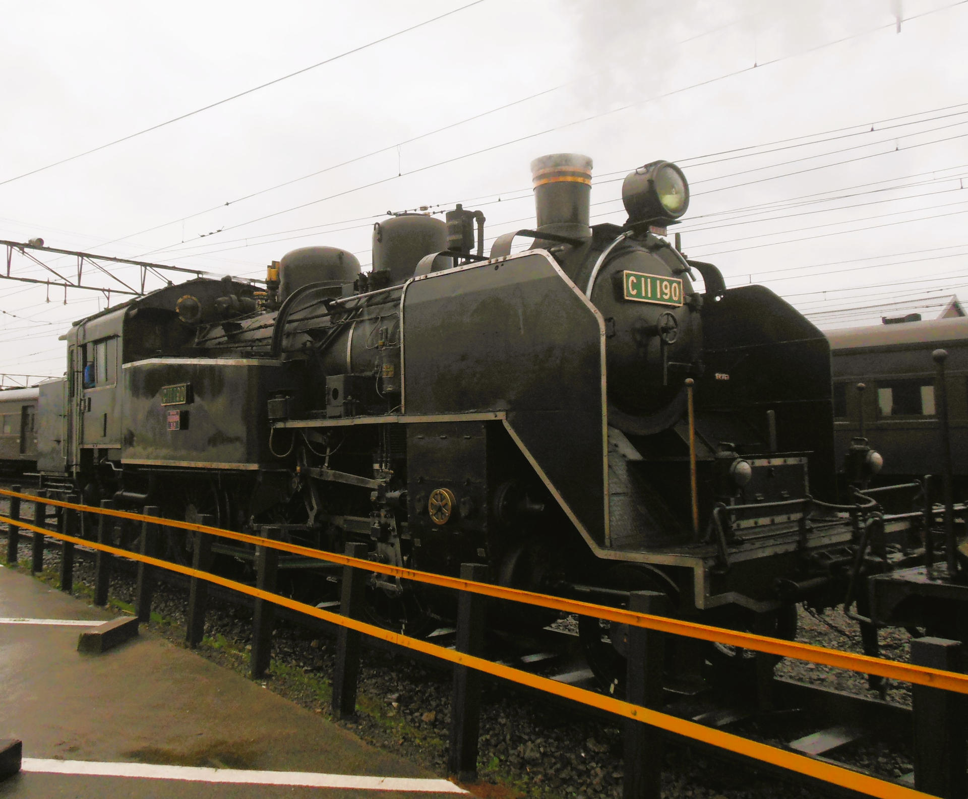 Shin Ji-a: The Rising Star of South Korean Entertainment