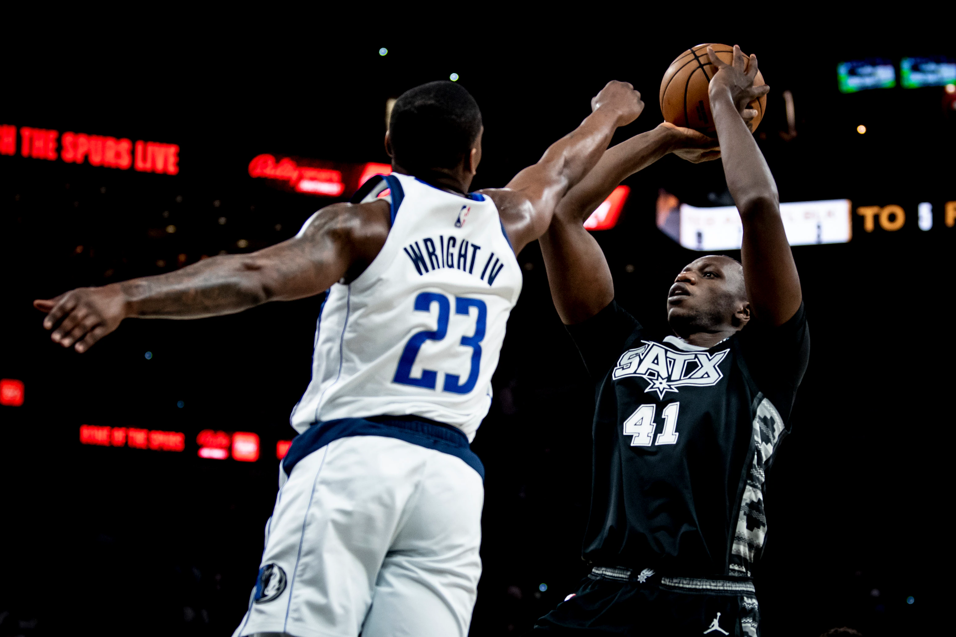 The Showdown: Spurs vs Mavericks in 2023